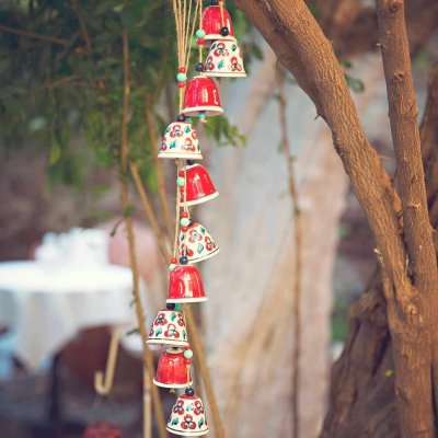 Kırmızı çanlar Yeşim Dural'dan.jpg