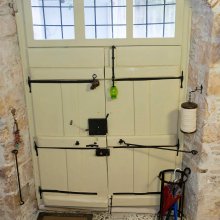 Asırlık giriş kapımız.jpg