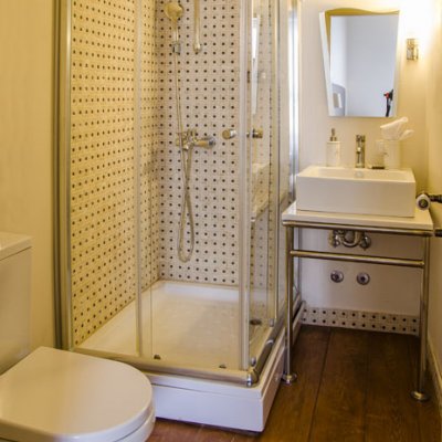 Standart Çift Kişilik oda 9 Banyosu.jpg