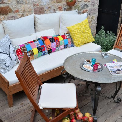 Bahçede Sedirimiz.JPG