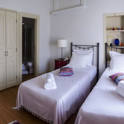 Standart iki tek kişilik yataklı oda 7 Dua Köşeli.jpg