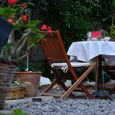 Bahçede kahvaltı başka.JPG