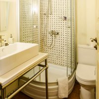 Standart 3 kişilik oda banyosu 3.jpg